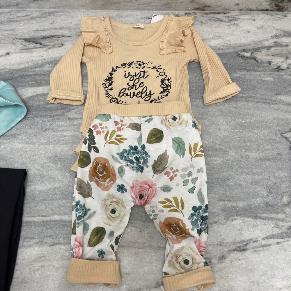 Isn’t she lovely? Floral Ruffle Baby boutique Outfit NEW